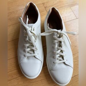 CLARKS UNSTRUCTURED SNEAKER
Men’s 10.5 M